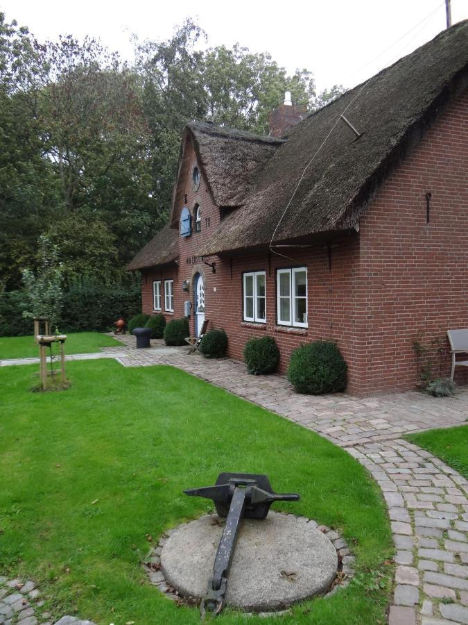 Ferienwohnung-Dg-Im-Reetdachhaus-Im-Ort-Welt Exterior photo
